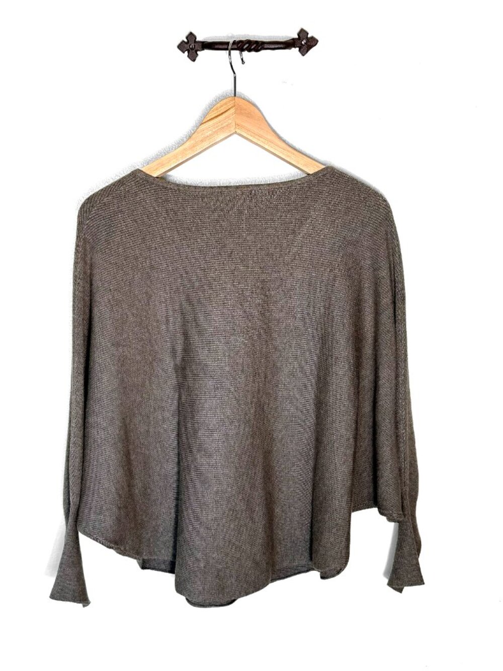 Kerisma Ryu Ribbed V-Neck Sweater - Picture 3 of 8
